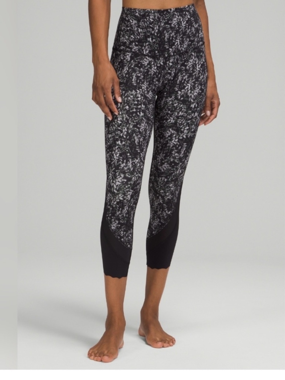 NWOT Lululemon WUNDER UNDER HR Black 6 FLORAL SCALLOPED Leggings luxtreme Crop